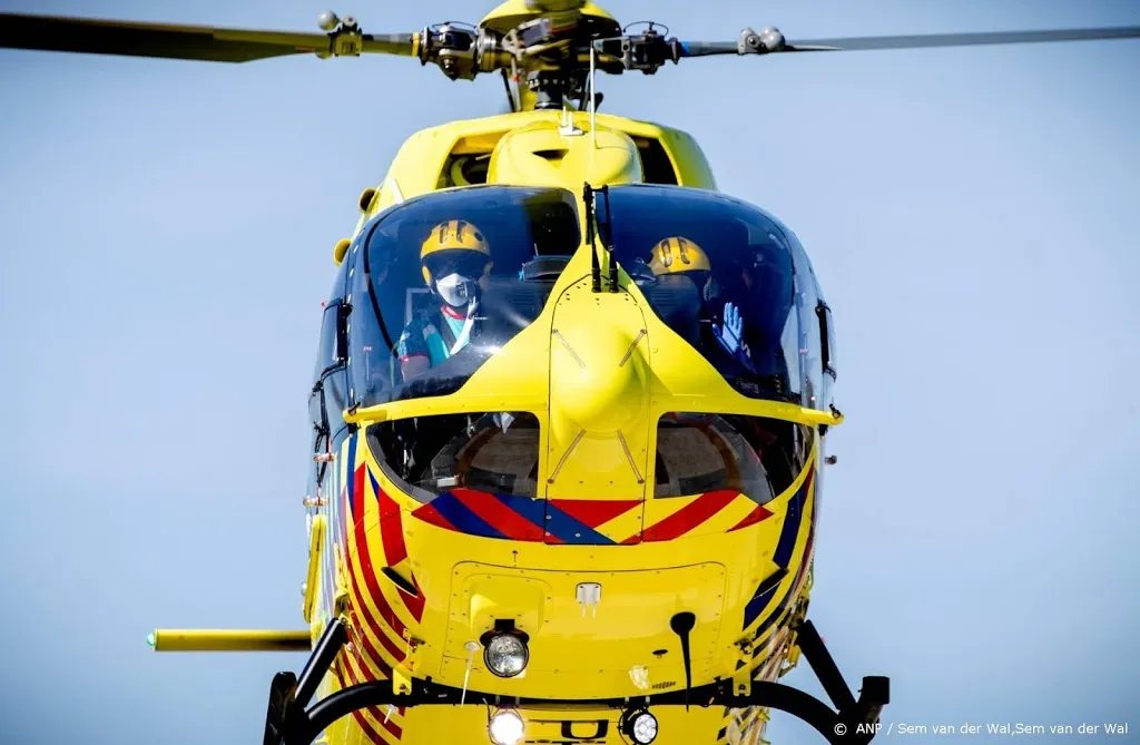 eerste coronapatient per helikopter verplaatst1603111937