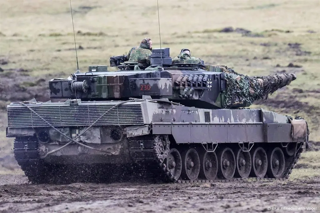 eerste leopard tank vanuit canada onderweg naar oekraine1675559282