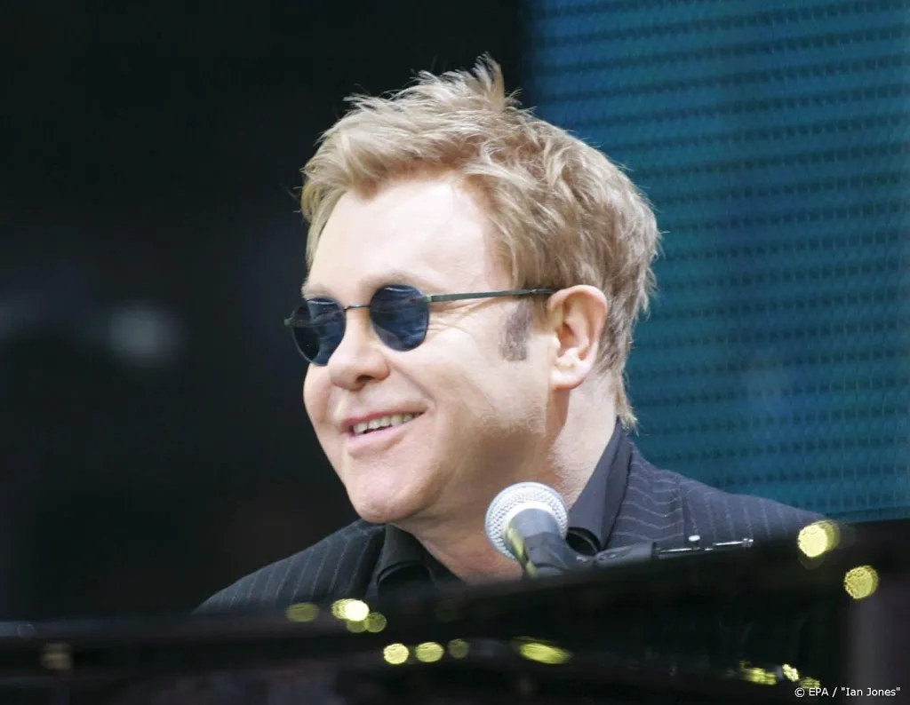 elton john had autocue geinstalleerd op diana uitvaart1574286248