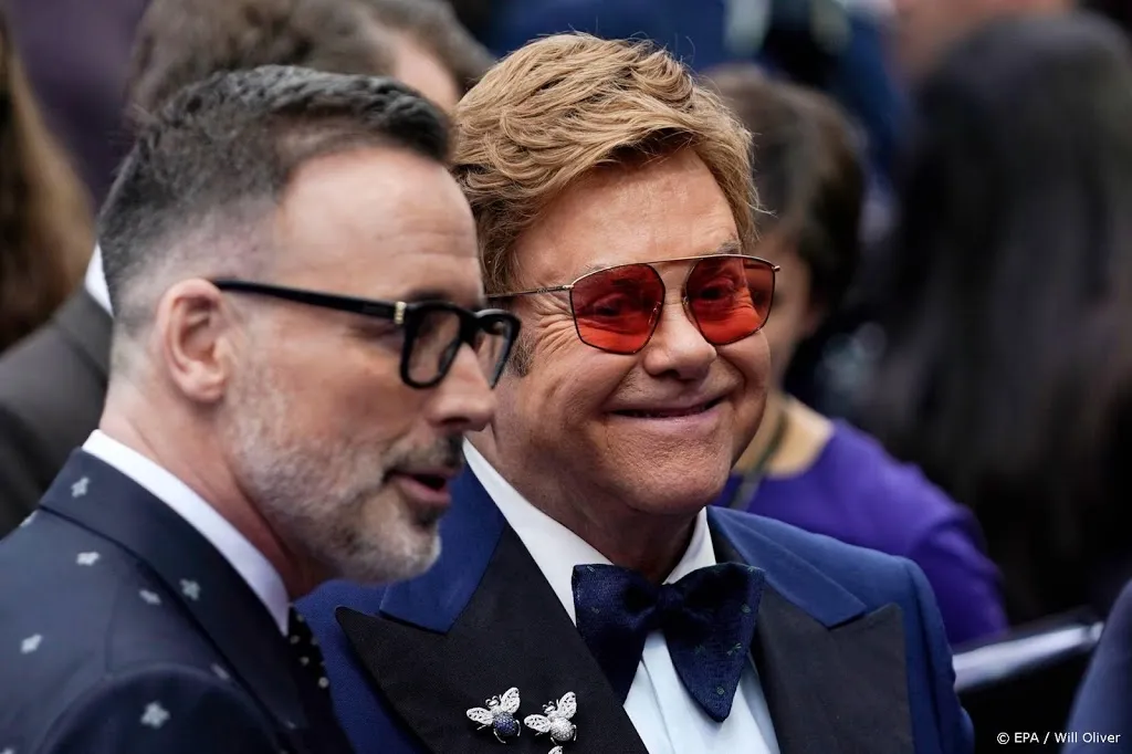 elton john hekelt russische versie rocketman1559343614