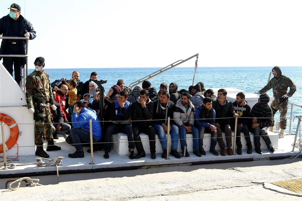 explosieve groei vluchtelingen in griekenland1428575531