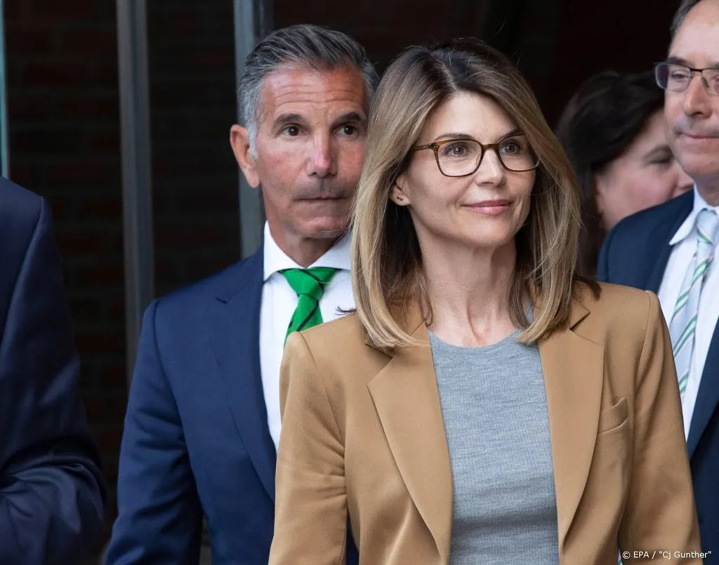 extra aanklacht tegen lori loughlin en echtgenoot1571878825