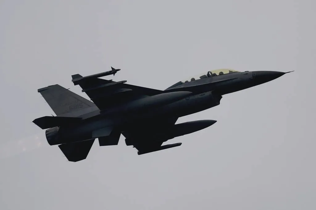 f 16 uitgebrand op belgische basis1539266891