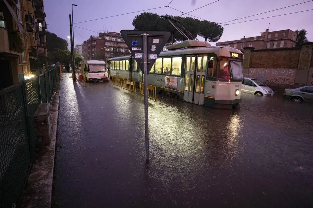 familie verrast door noodweer italie 9 doden1541300430