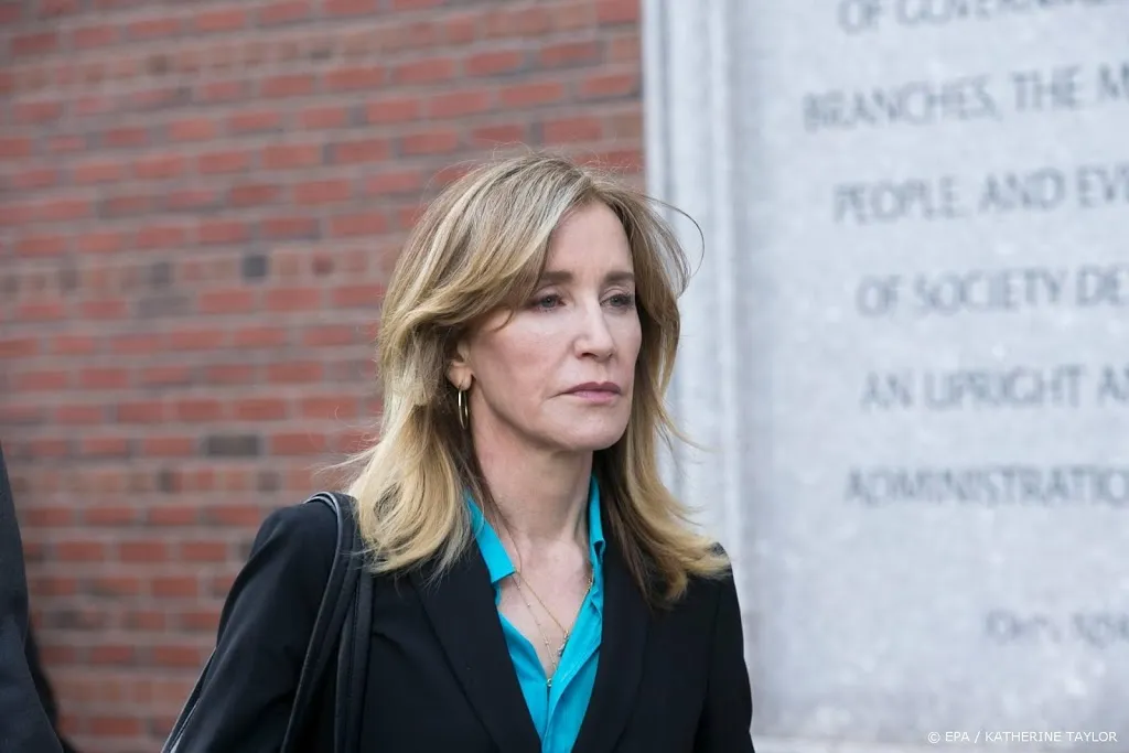 felicity huffman wil paspoort terug na omkoopschandaal1603332970