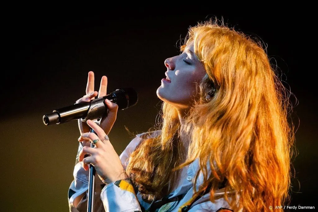 froukje meau en tabitha op bevrijdingsfestivals door het land1683251324