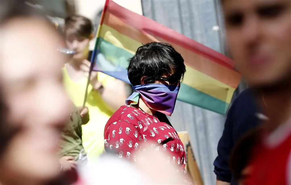 geen gay pride maar politiemacht in istanbul1466952747