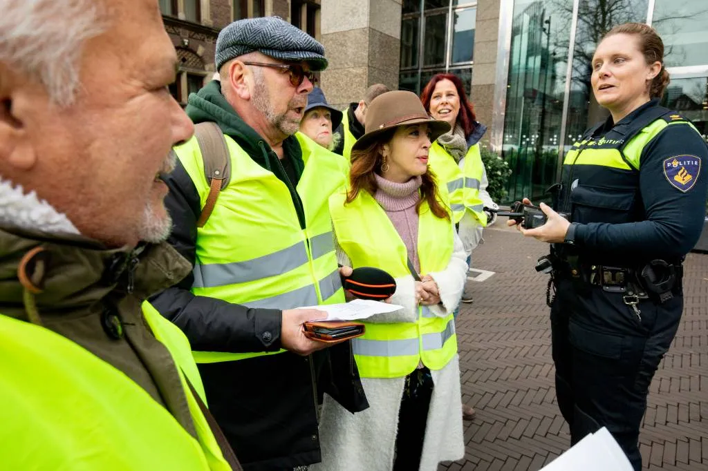 gele hesjes in den haag en maastricht1543665380