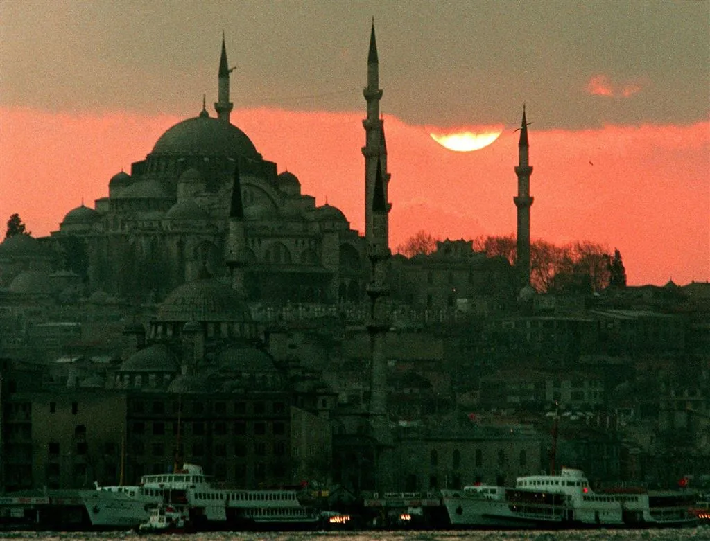 gewonden bij bomaanslag in centrum istanbul1465279958