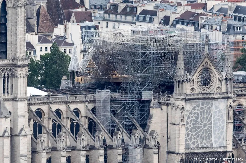 giften voor herstel notre dame vallen tegen1560514592