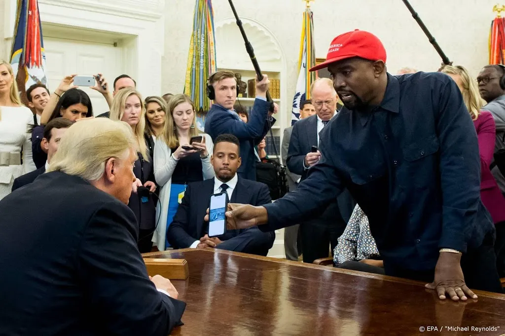 giuliani kanye staat nog steeds achter trump1597028929