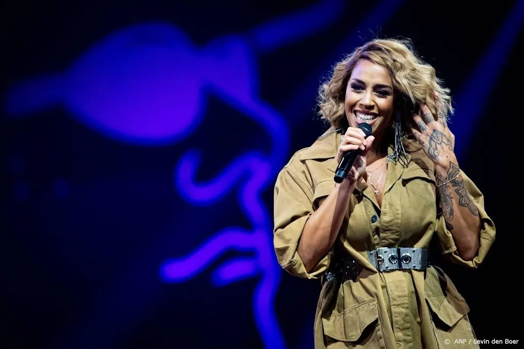 glennis grace spreekt fans toe over supermarktincident1650605326