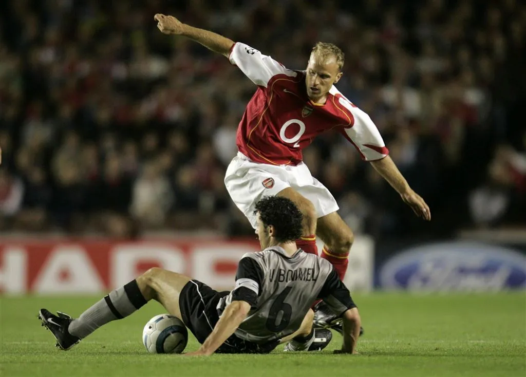 goal bergkamp mooiste ooit in premier league1502709153