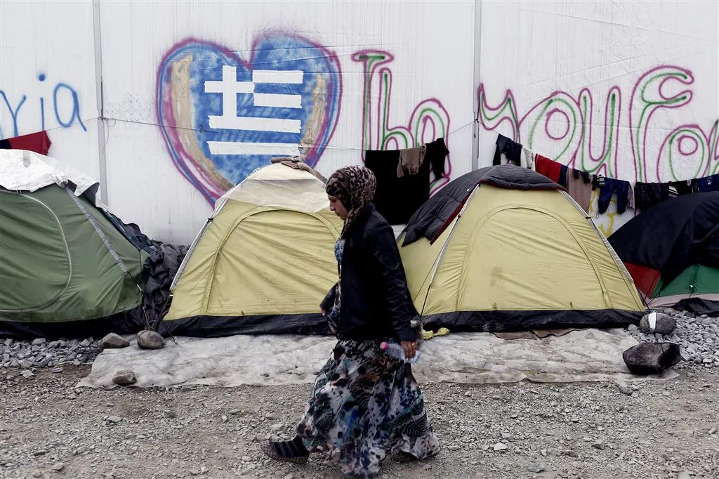 griekenland begint met terugsturen migranten1459748105