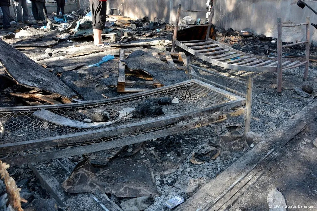 grieks vluchtenlingenkamp moria nagenoeg verwoest door brand1599631686