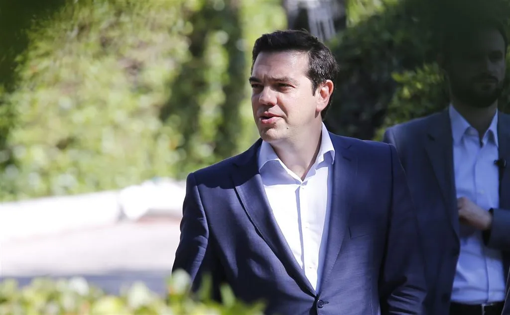 griekse oppositie schaart zich achter tsipras1436201046