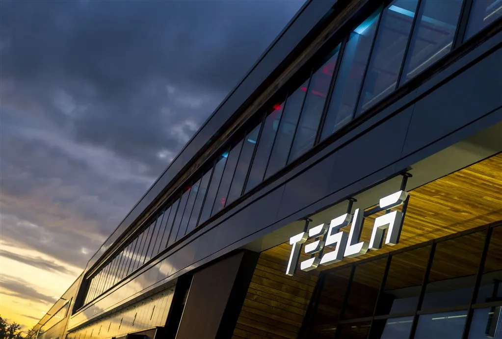 groen licht voor zelfrijdende software tesla1445688975