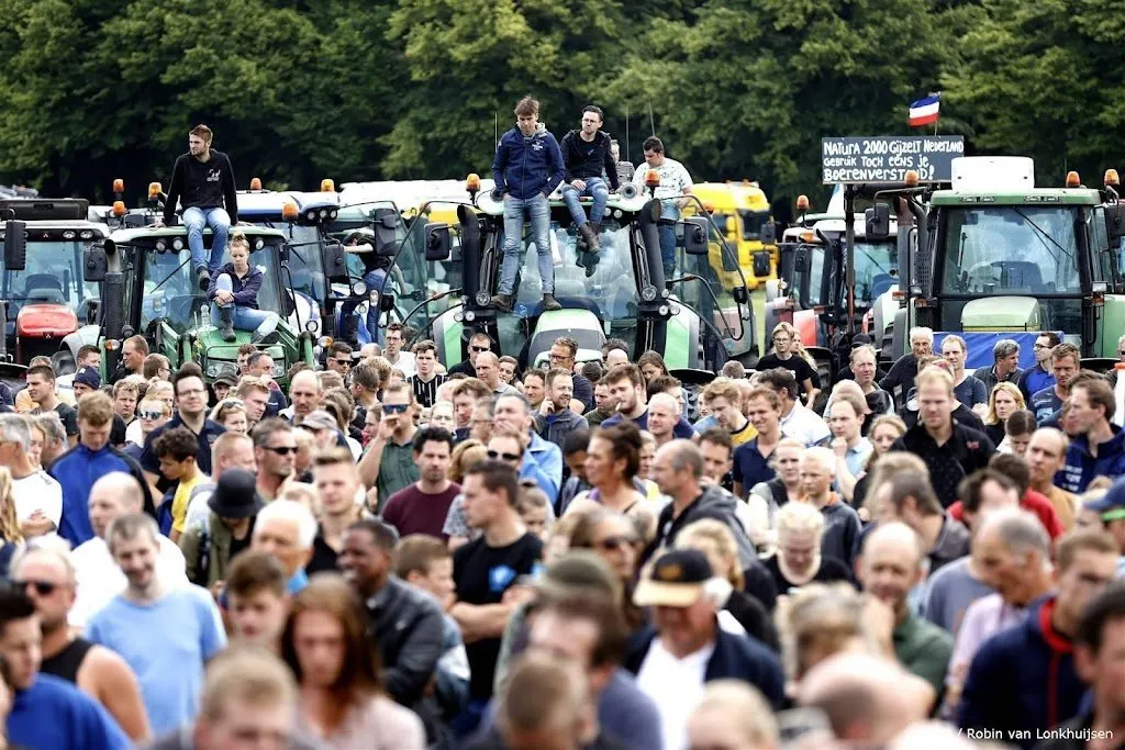 haagse burgemeester houdt legermaterieel paraat bij protesten1678074499