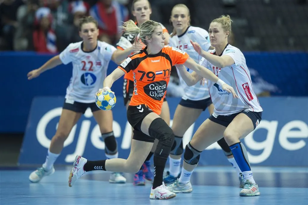 handbalsters verliezen finale van noorwegen1482085686