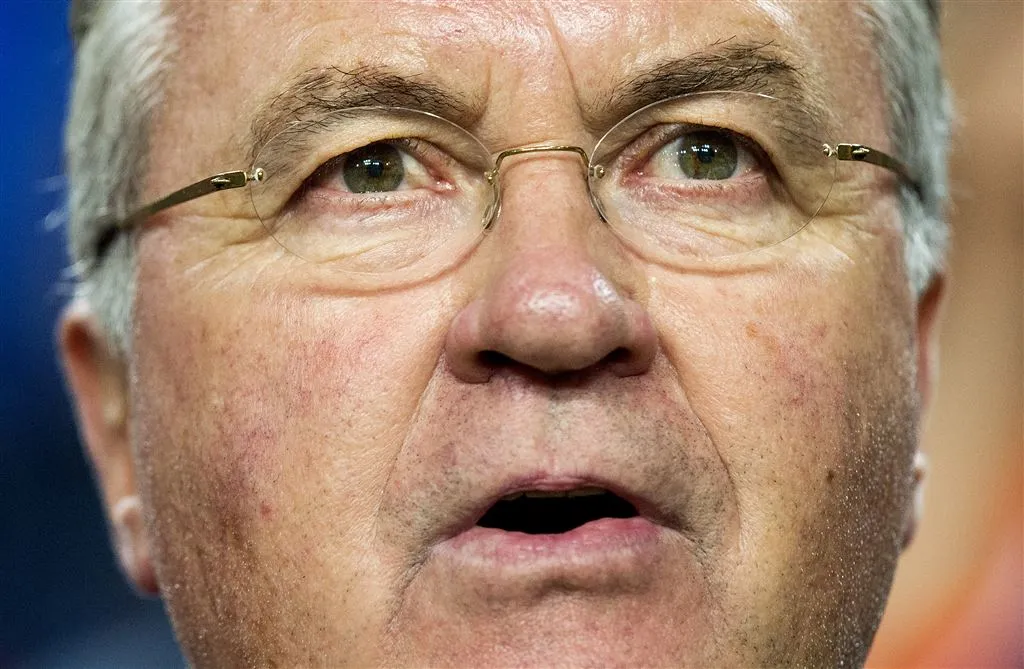 hiddink baalt van defensief geklungel1415831536