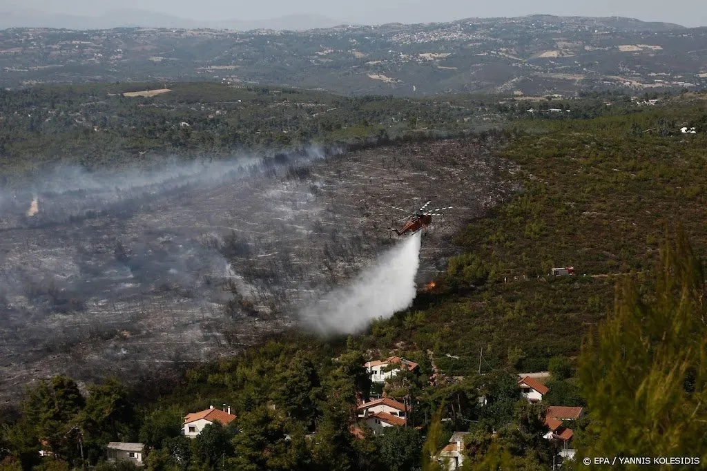 hitte en branden in griekenland houden aan meer gewonden gemeld1627802430