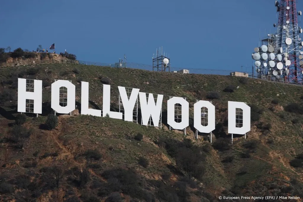 hollywoodtop probeert voor te dringen bij vaccinaties1611626907