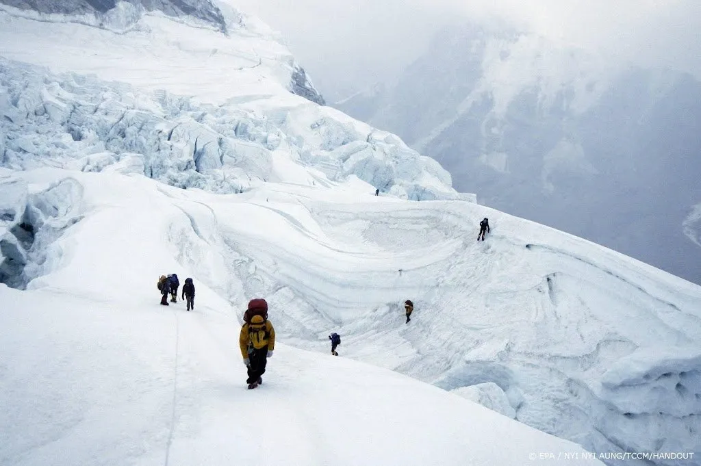 hoogste gletsjer ter wereld verloor in kwarteeuw 55 meter ijs1643954506