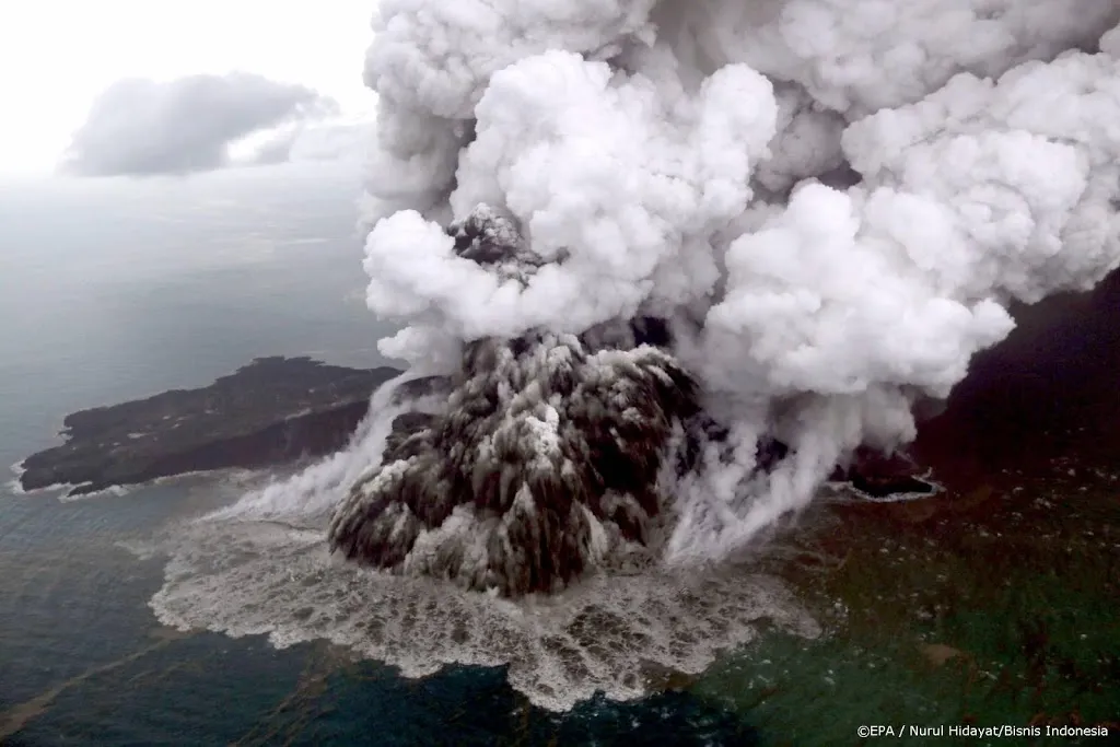 indonesie situatie bij vulkaan nog gevaarlijk1545807624