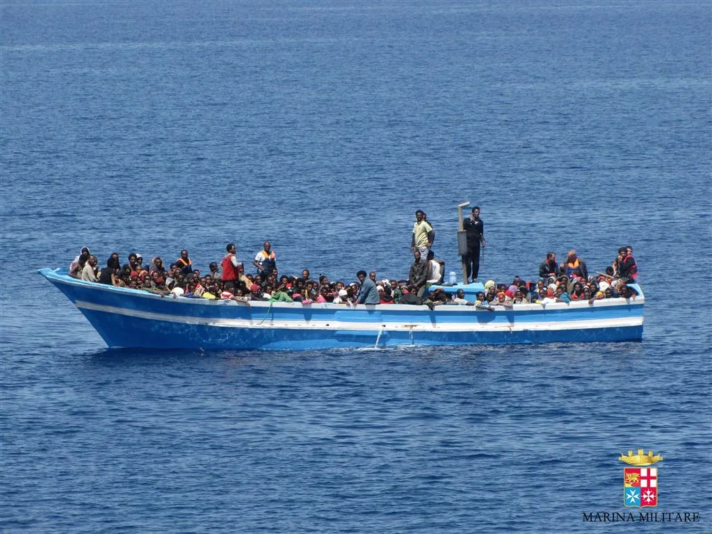 is vechters op vluchtelingenboten naar europa1431841445