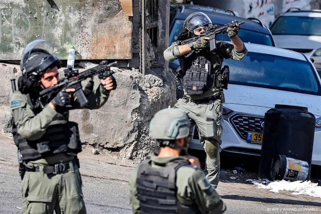 israel houdt honderden palestijnen aan op westelijke jordaanoever1697363332