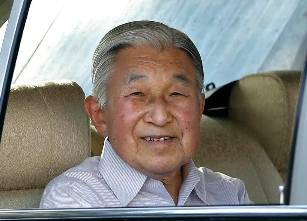 japanse keizer hint op aftreden1470638408