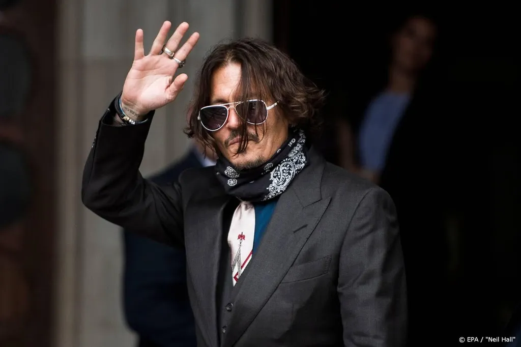 johnny depp zou hondje amber heard uit raam gehangen hebben1594259303