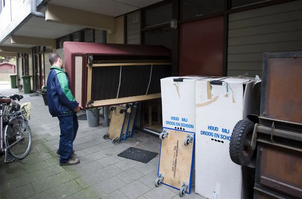 jongeren blijven langer bij ouders wonen1467940814