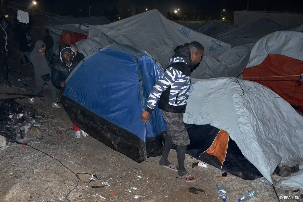 kamer breng vluchtelingen van lesbos onder op cruiseschepen1586715869