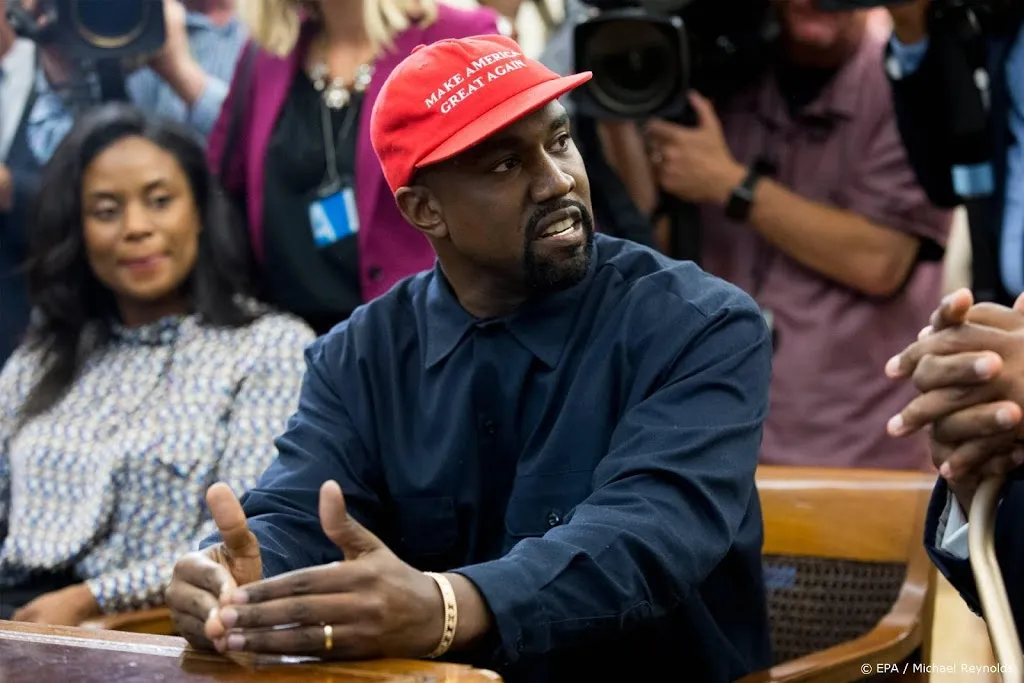 kanye west nog altijd groot trump fan1546391546