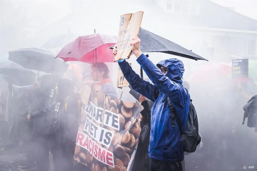kick out zwarte piet vertrokken uit de lier1700317277