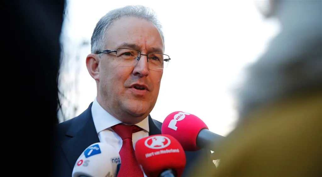 kiezer wil aboutaleb als lijsttrekker pvda1463204484