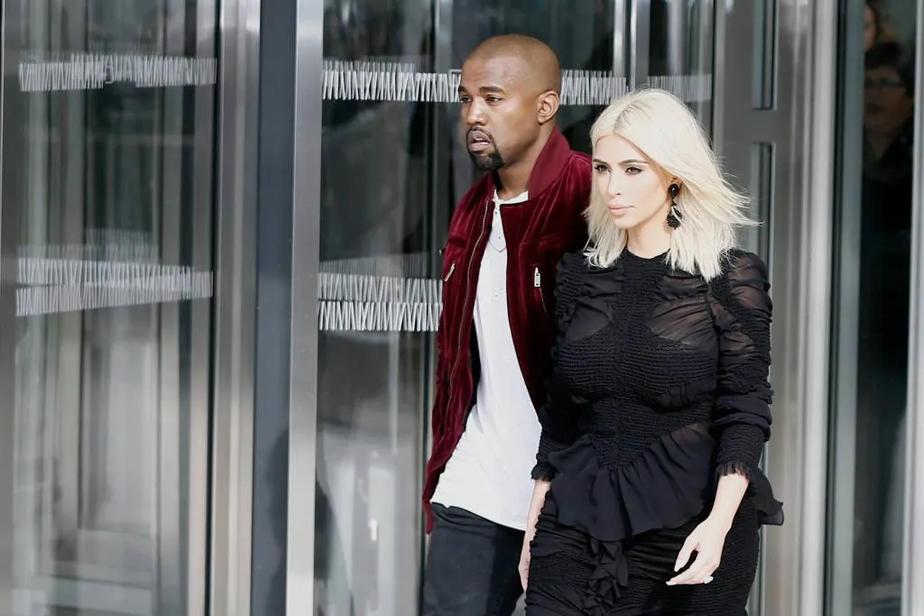 kim en kanye geven president oeganda gympen1539653542