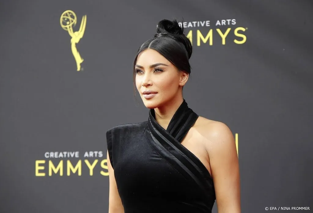 kim kardashian maakt grappen over eigen familie in snl debuut1633847558