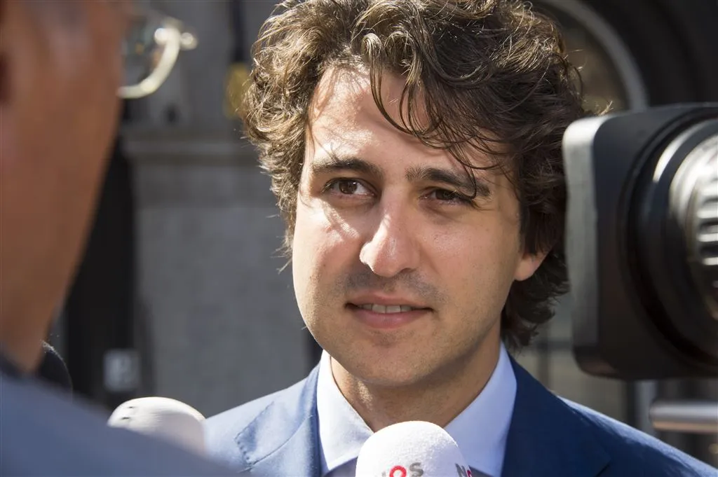 klaver verhoog lonen publieke sector1506170406