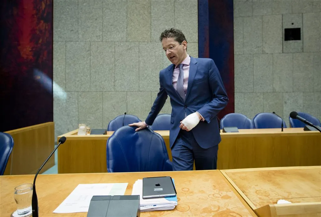 kritiek dijsselbloem op bonus schipholtopman1429020069