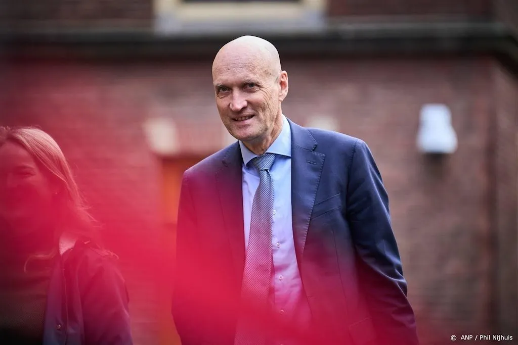 kuipers ging op foto met talib had niet mogen gebeuren1700299281