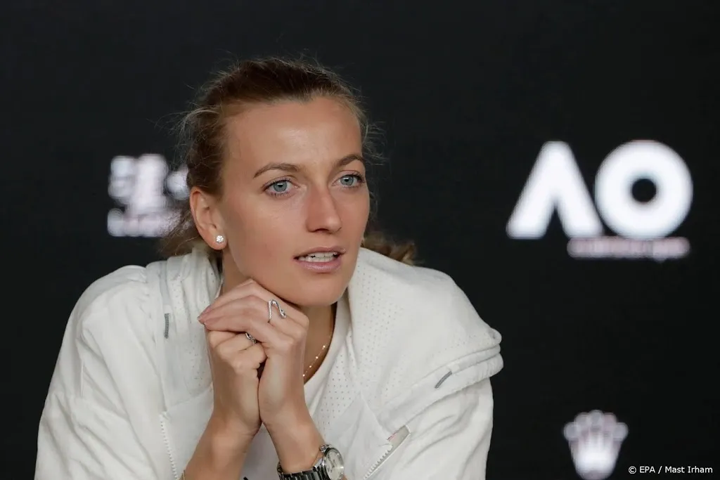 kvitova greep het mes met beide handen1549456820