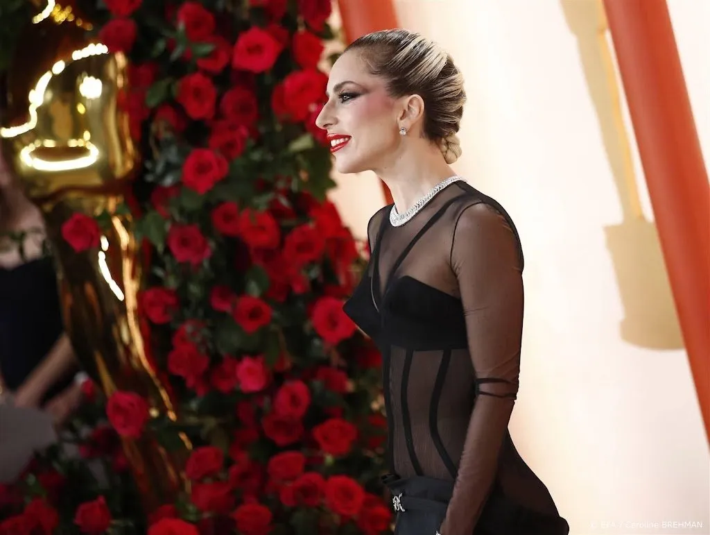 lady gaga deelt met fans waarom ze minder op sociale media is1687034684