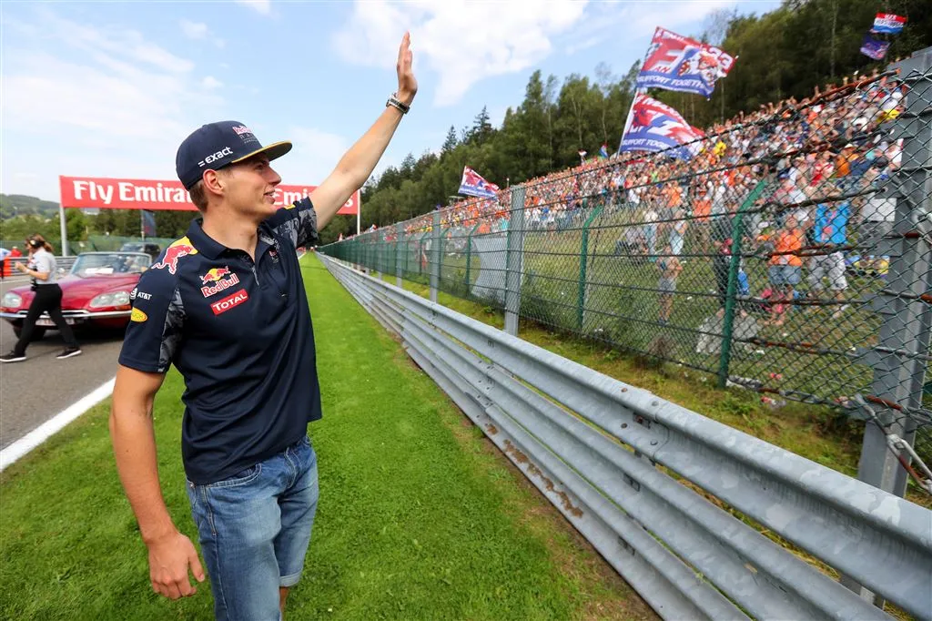 lammers neemt verstappen in bescherming1472466351