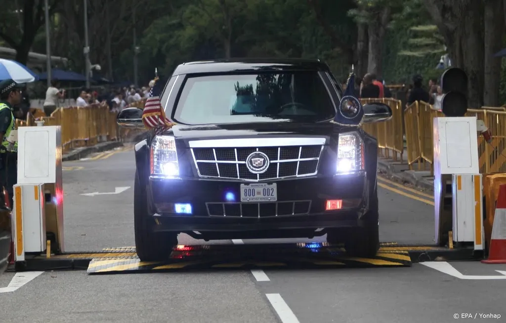 limousine trump ontsnapt maar net aan botsing1552092013