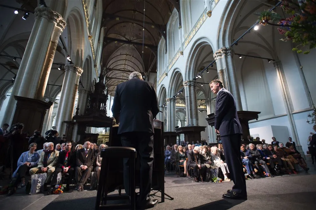 lintjes voor hoffman schrijver en froger1461666036