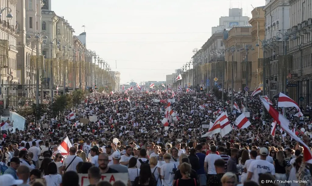 loekasjenko bereid macht te delen als betogers naar huis gaan1597656268