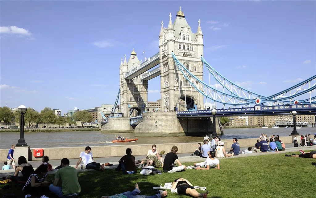 londen krijgt peperdure groene wandelbrug1417553548