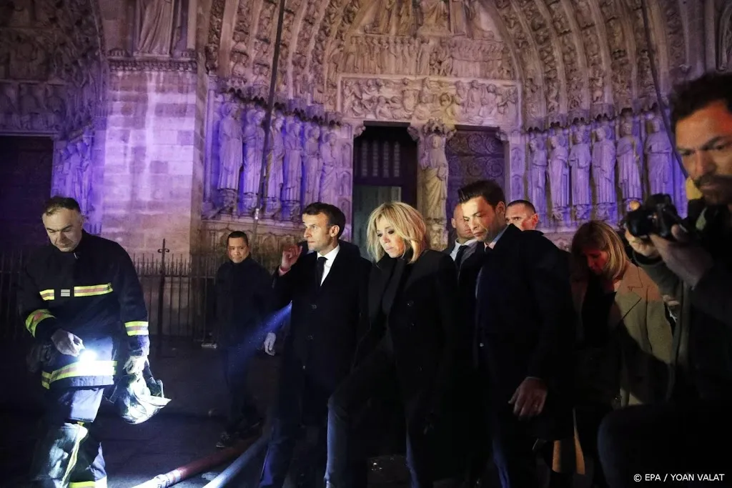 macron notre dame binnen 5 jaar herbouwen1555440253